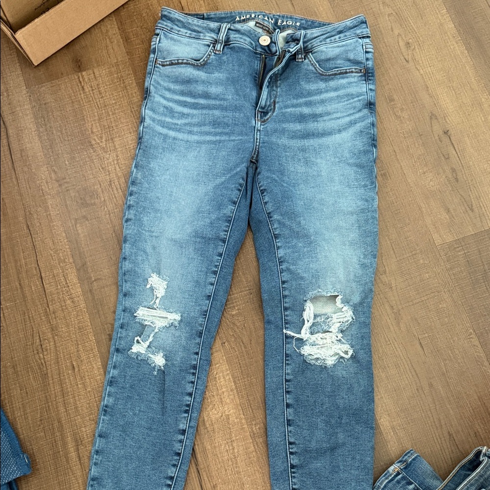 American Eagle Outfitters Light Blue Distressed Skinny Jeans
